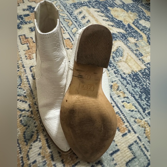 Elegant White Textured Ankle Booties - Picture 3 of 3